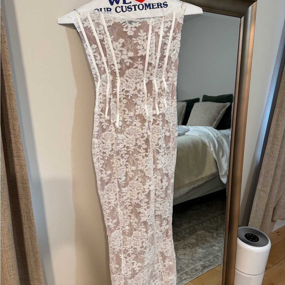 V. CHAPMAN CAPULET MIDI DRESS IN WHITE CHANTILLY LACE - Size 0 - Picture 3 of 4